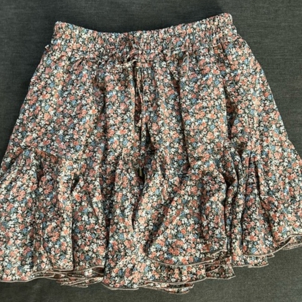 The Mint Julep shop the mint large ditzy floral skort